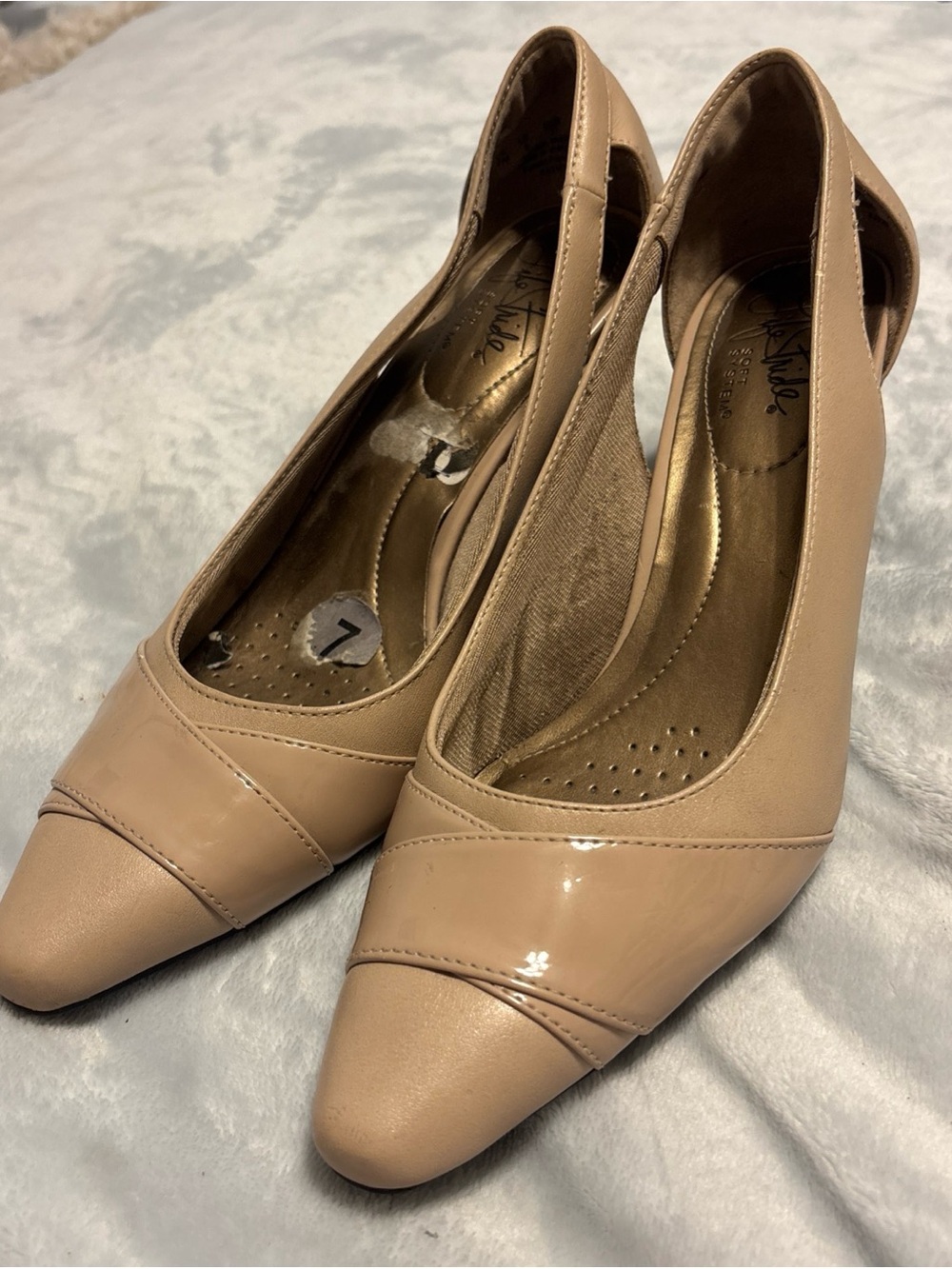 LifeStride Soft System Women's Pointed Toe Pumps w/ Patent Trim Kathy Size 7M